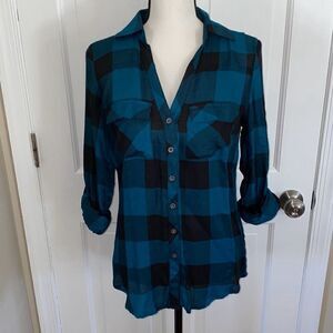 🔥3/$20🔥 New York & Company button up blouse with back crochet cutout size XS